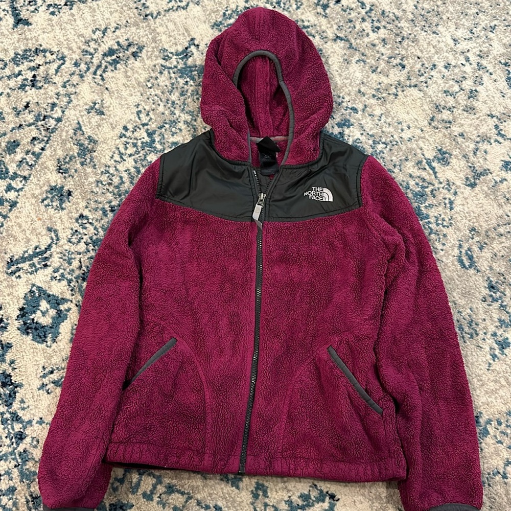 North face dark pink/raspberry color size medium 10/12